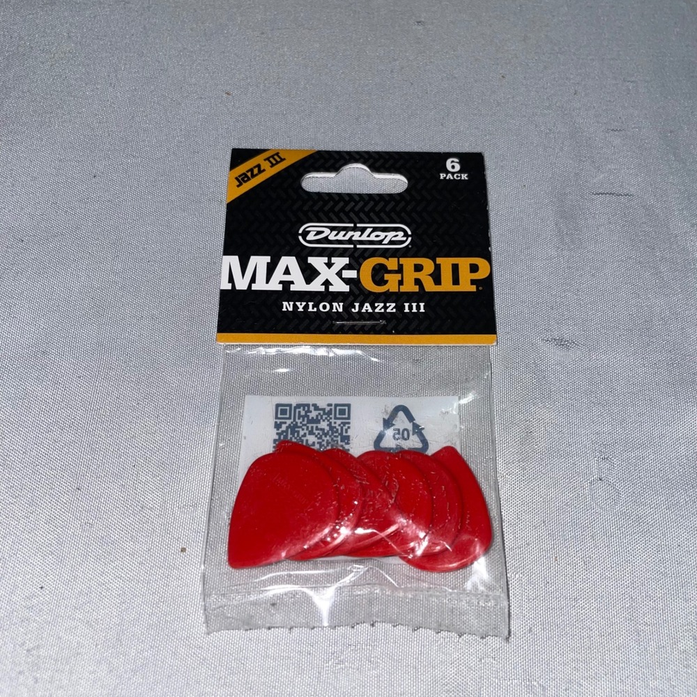 Dunlop Max-Grip Nylon Jazz III Red Guitar Picks 1.38mm 6-Pack 471P3N